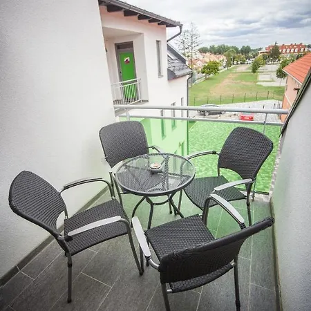 Azur Haz Gyoengyvirag Apartman Sarvar Exterior photo