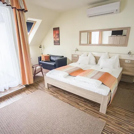 Azur Haz Gyoengyvirag Apartman Sarvar Exterior photo
