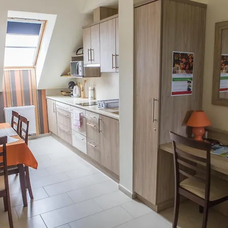 Azur Haz Gyoengyvirag Apartman Sarvar Exterior photo